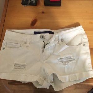 Really cute white shorts!